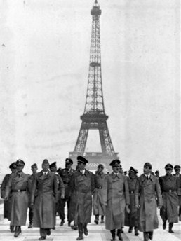 Hitler in Paris © Bundesarchiv, Bild 183-H28708, CC-BY-SA