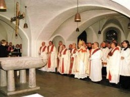 Verlesung des Martyrologiums in der Krypta der Herz-Jesu-Kirche © Erzbistum Hamburg